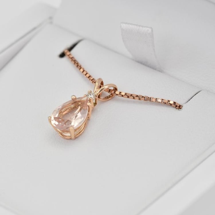 Zlatý náhrdelník s pear morganitem 21287