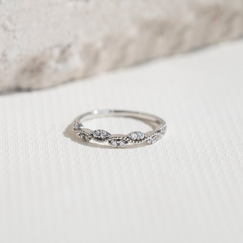 Něžný eternity prsten s diamanty Britton