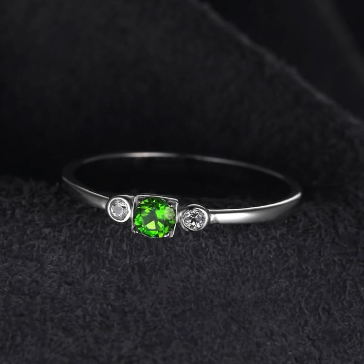 Stříbrný prsten s diopsidem 21128