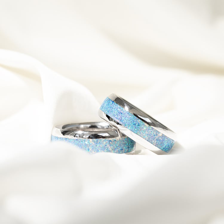 Zlaté snubní prsteny s modrou opálovou výplní Sariah 129818