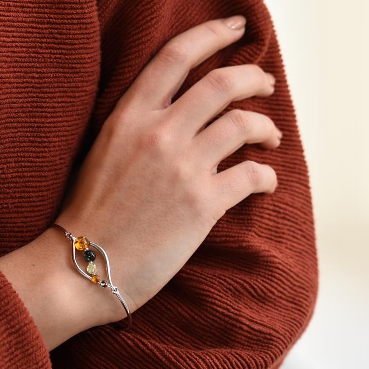 Stříbrný náramek s jantary 50977