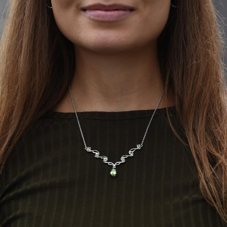 Náhrdelník zdobený olivíny 49793