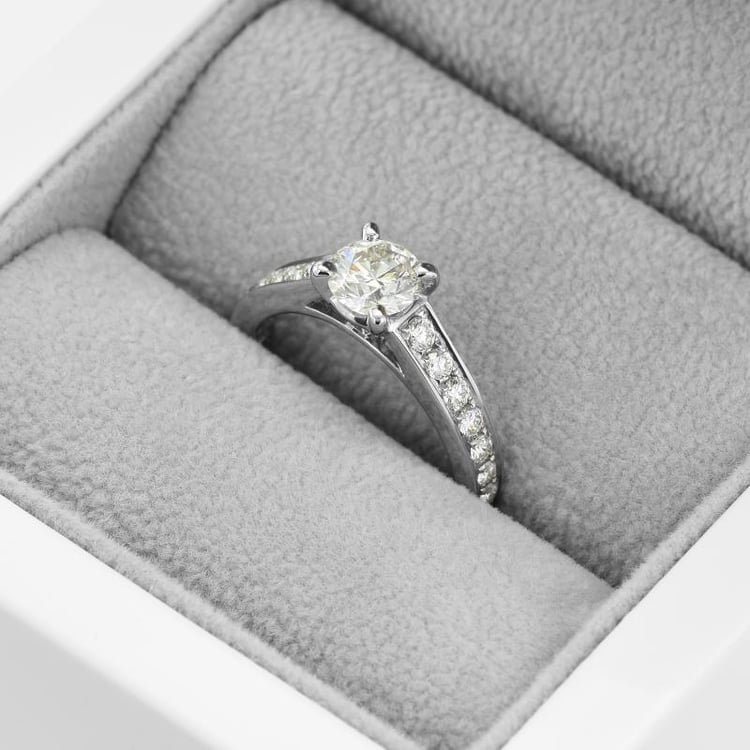 Platinový diamantový zásnubní prsten 47583