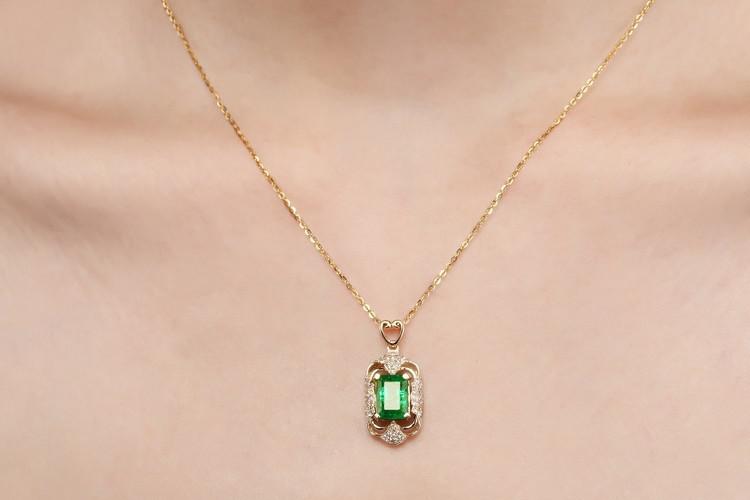 Náhrdelník se smaragdem 5268