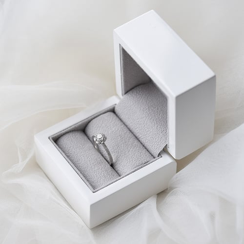 Zásnubní prsten s lab-grown diamanty ve tvaru květiny Katalin