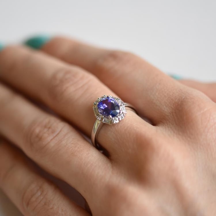 Prsten s oválným tanzanitem 17852