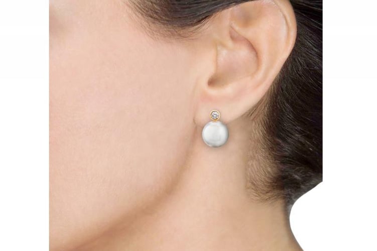 Náušnice s bílými perlami a diamanty Lara