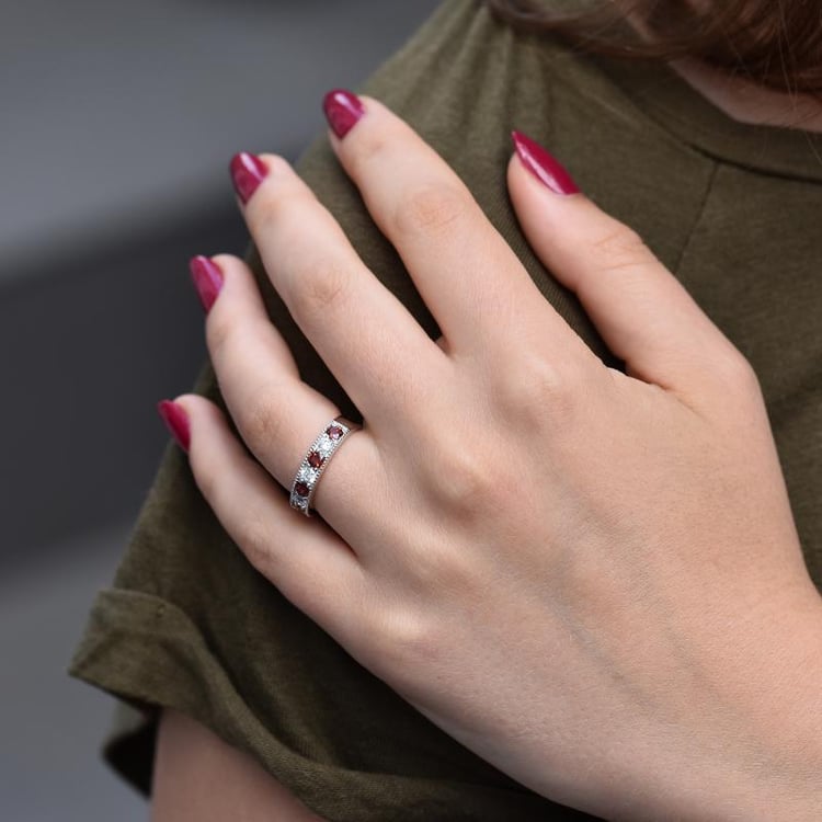 Eternity prsten s granáty a zirkony 31440