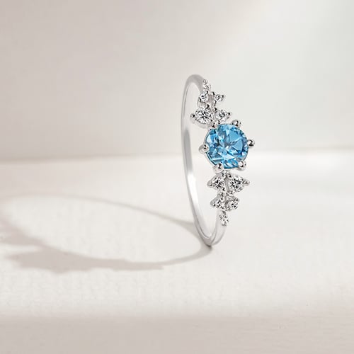 Zásnubní prsten se švýcarským topazem a diamanty Olha