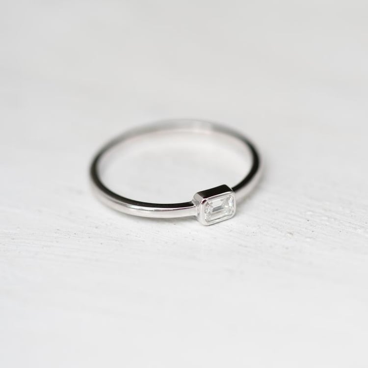 Zlatý zásnubní prsten s diamantem 47418