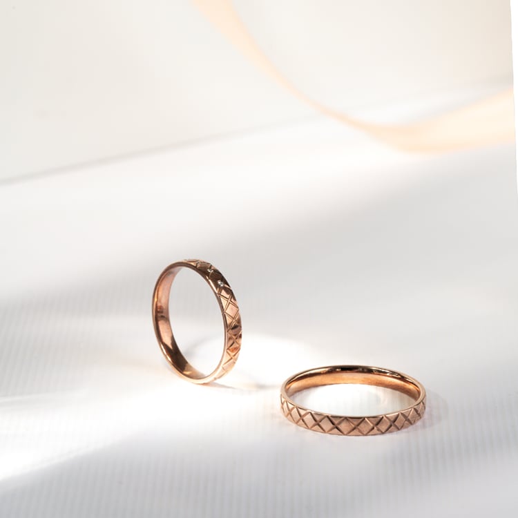 Atypické zlaté snubní prsteny s diamanty Myron 121756