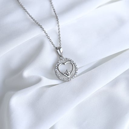 Romantický přívěsek s diamanty Karoline