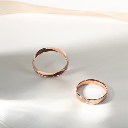 Snubní prsteny ze zlata se srdcem a diamantem Maline