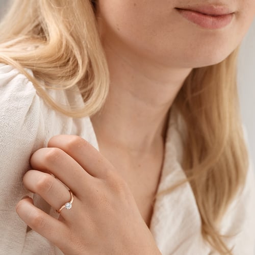Atypický zásnubní prsten s lab-grown diamantem Livia