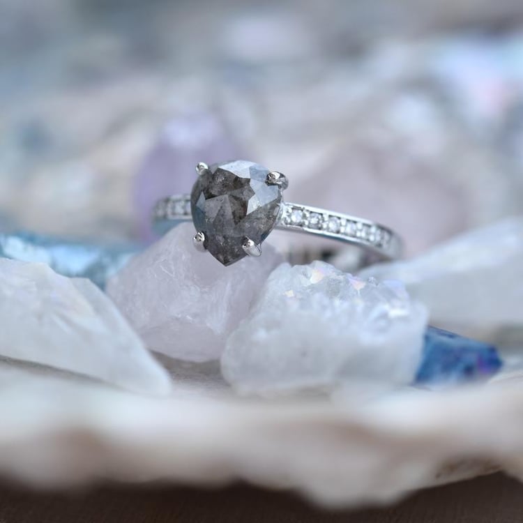 Salt´n´pepper prsten z bílého zlata 44236