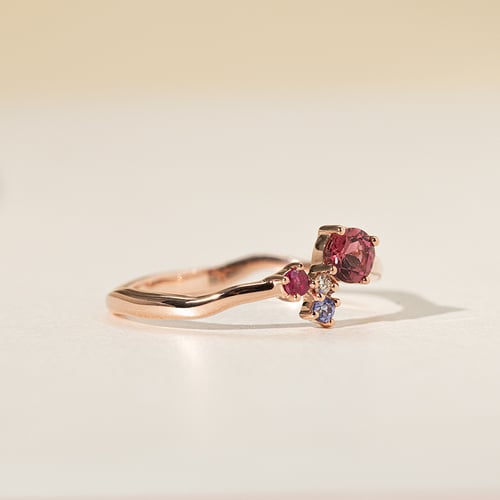 Cluster prsten s turmalínem, tanzanitem, rubínem a diamantem Roche