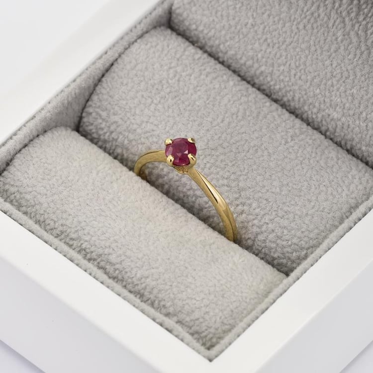 Zlatý prsten s rubínem 36042