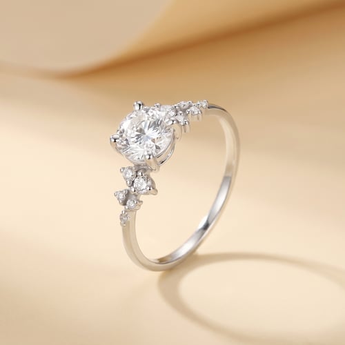 Zásnubní prsten s výběrem písmene a diamanty Olha