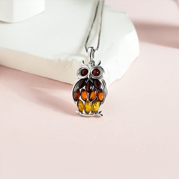 Stříbrný jantarový přívěsek ve tvaru sovy Hibou 150771