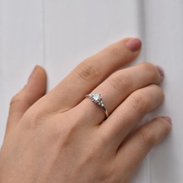 Platinový zásnubní prsten 33228