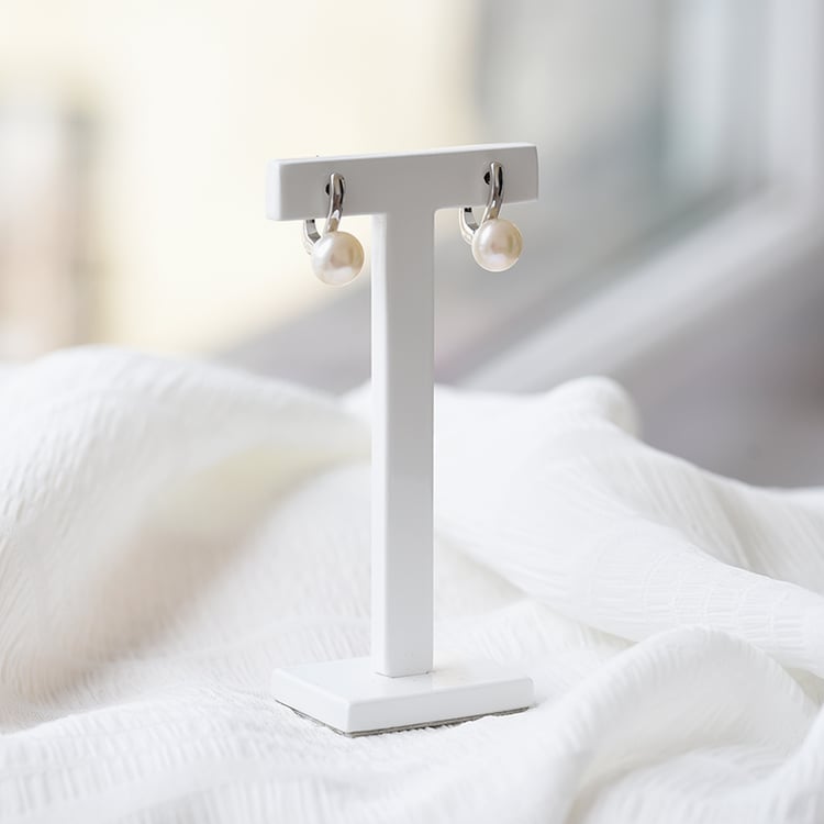 Visací náušnice s bílými perlami 65623