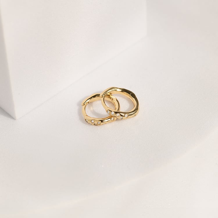 Nepravidelné kruhové náušnice ze stříbra se zirkony Fabiola 143494