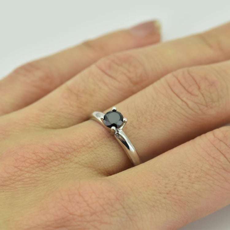 Zlatý prsten s diamantem 16368