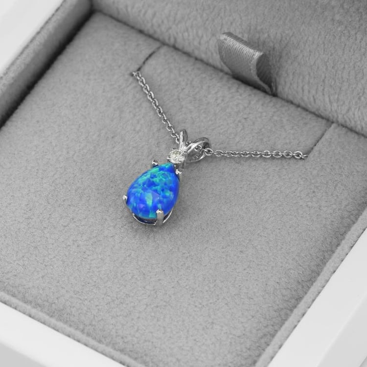 Zlatý přívěsek s opálem a diamantem 51091