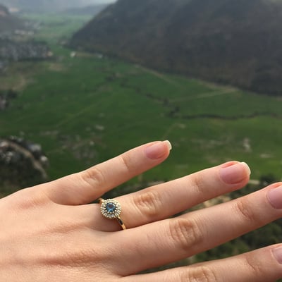 Zásnubní prsten s akvamarínem