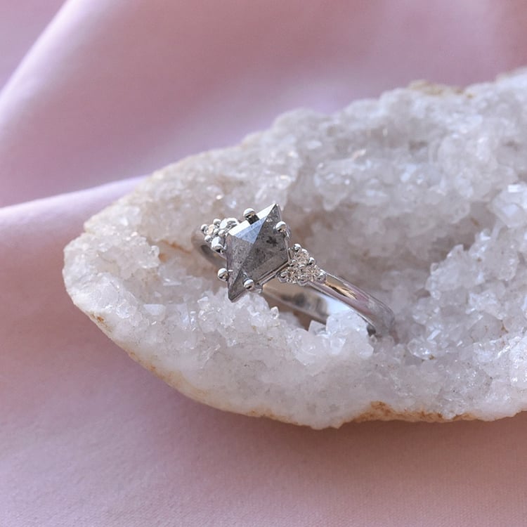 Unikátní prsten ze zlata 67503