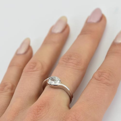 Zásnubní prsten s 0.35ct oval diamantem Joella