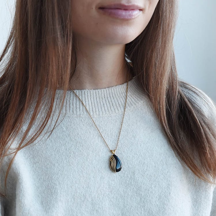 Pozlacený přívěsek s onyxem 90910