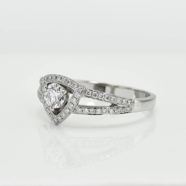 Prsten z platiny s diamanty 11694