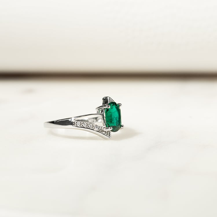 Zlatý prsten se smaragdem a diamanty Keaton 132825