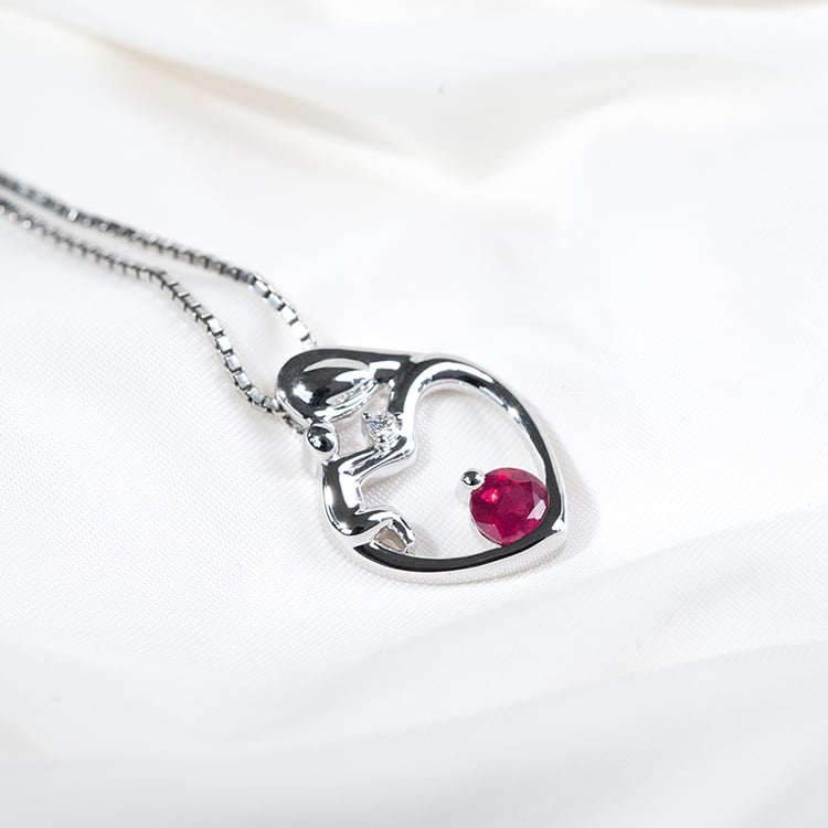 Stříbrný přívěsek matka a dítě s rubínem a diamantem Ella 131169