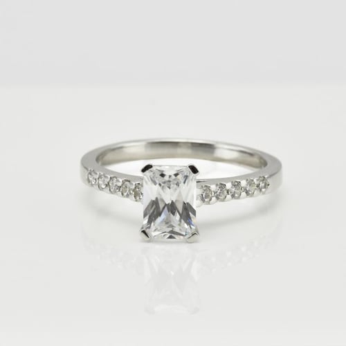 Zásnubní prsten s emerald diamantem Lonia