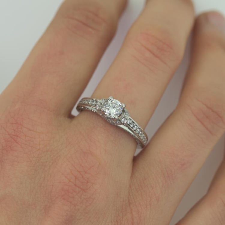 Diamantová prohlídka v zásnubním zlatém prstenu Jiezel 15965