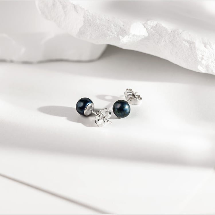 Stříbrné napichovací náušnice s černými perlami 158383