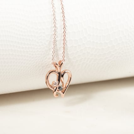 Zlatý přívěsek s černým a bílým diamantem Lynelle