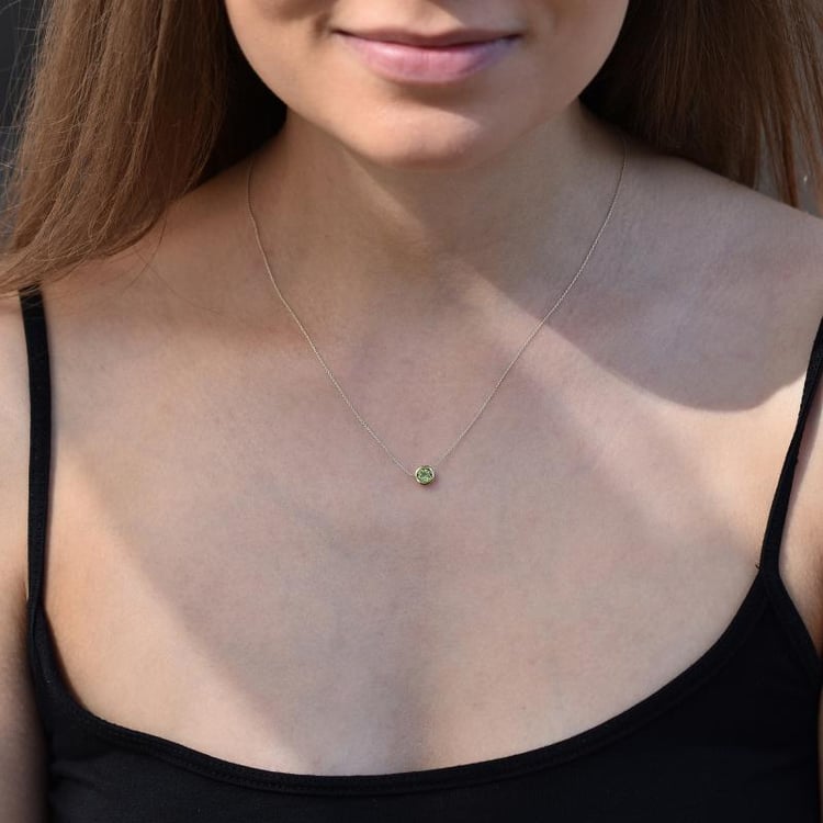 Stříbrný náhrdelník s olivínem Jonie 103882