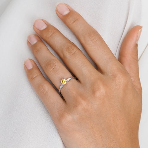 Zásnubní prsten ze zlata s 0.36ct IGI certifikovaným lab-grown diamantem Mileva