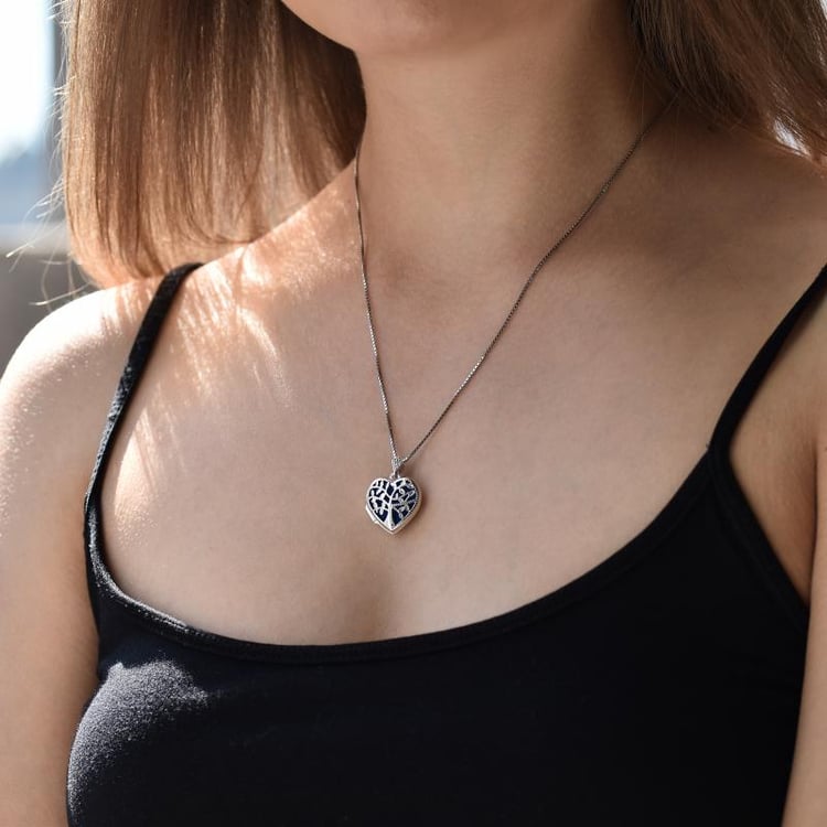 Srdíčkový medailon ze stříbra 31953