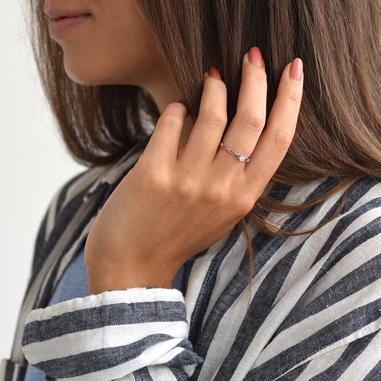 Trendy prsten s diamantem ze zlata 84420