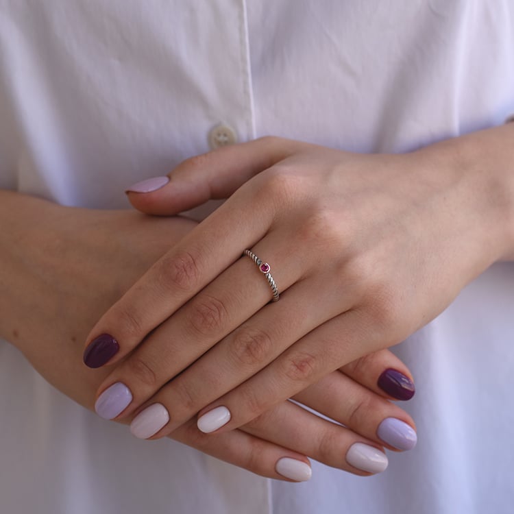 Stříbrný rubínový prsten 65563