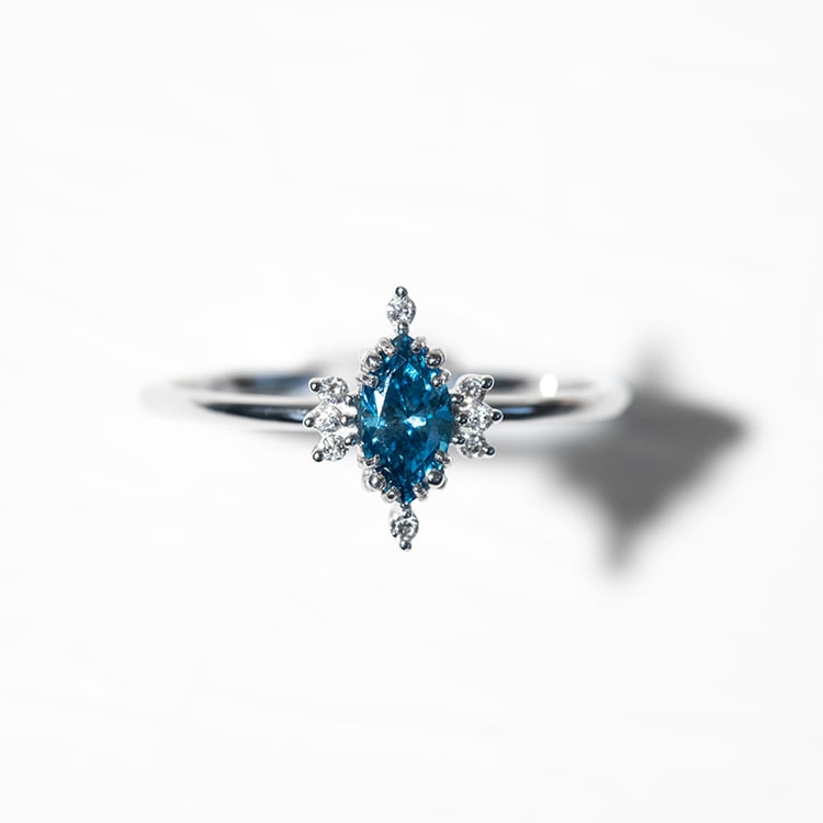 Zásnubní prsten s 0.31ct IGI certifikovaným modrým lab-grown diamantem Janne 125696