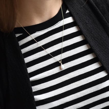 Zlatý přívěsek s bílým opálem a diamantem Raulla