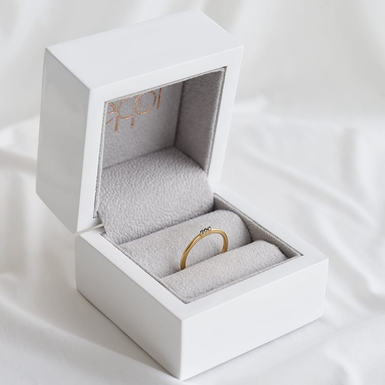 Stříbrný prsten s diamanty 92186