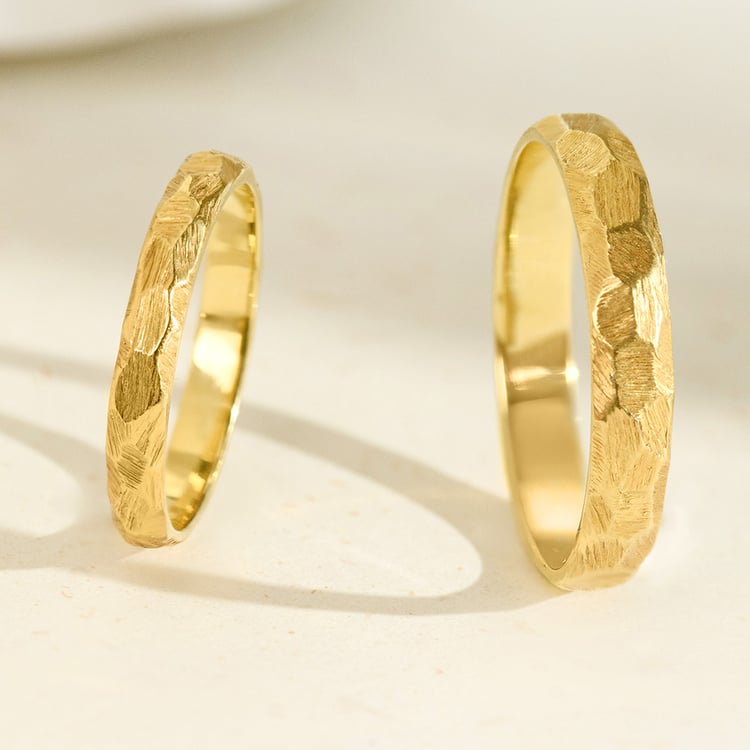 Tepané a škrábané snubní prsteny 158864