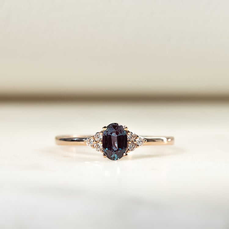 Zásnubní prsten s alexandritem a diamanty Sheldo 134015