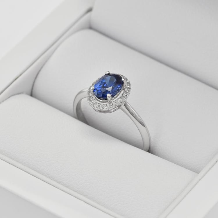 Safír ve zlatém prstenu 31788